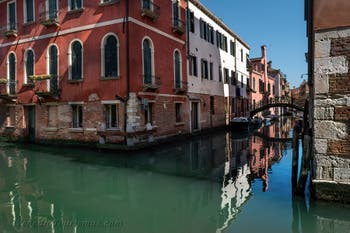 Der Rio de San Felice und der Rio de Santa Sofia im Cannaregio in Venedig.