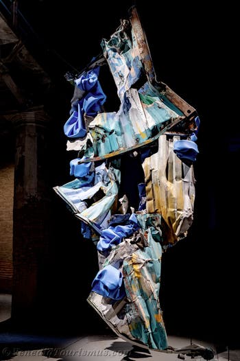 Kennedy Yanko, The bond between matter and heaven, in der Corderia des Arsenals von Venedig, Biennale 2026