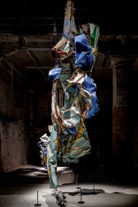 Kennedy Yanko, The bond between matter and heaven, in der Corderia des Arsenals von Venedig, Biennale 2026
