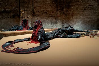 Nicholas Hlobo, Unduluko, Umrhubuluzi, Corderia des Arsenals von Venedig, Kunstbiennale 2026
