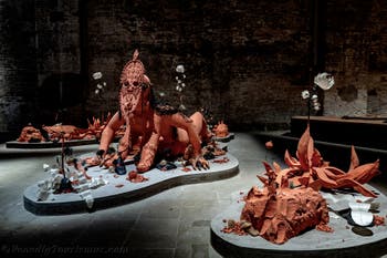 Rajni Perera und Marigold Santos, Efflorescence/The Way We Wake, Corderia dell’Arsenale in Venedig, Kunstbiennale 2026
