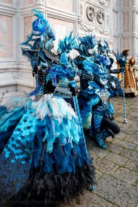 Die Kostümierten des venezianischen Karnevals vor der Kirche San Zaccaria.