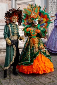 Die Kostümierten des venezianischen Karnevals vor der Kirche San Zaccaria.