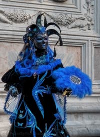 Die Kostümierten des venezianischen Karnevals vor der Kirche San Zaccaria.