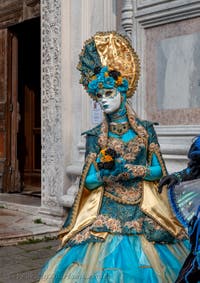 Die Kostümierten des venezianischen Karnevals vor der Kirche San Zaccaria.