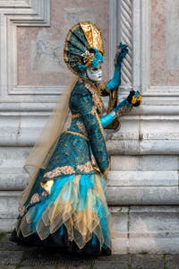 Die Kostümierten des venezianischen Karnevals vor der Kirche San Zaccaria.