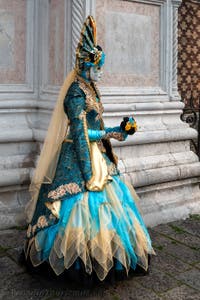 Die Kostümierten des venezianischen Karnevals vor der Kirche San Zaccaria.