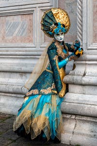 Die Kostümierten des venezianischen Karnevals vor der Kirche San Zaccaria.