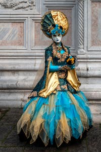 Die Kostümierten des venezianischen Karnevals vor der Kirche San Zaccaria.