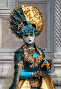 Die Kostümierten des venezianischen Karnevals vor der Kirche San Zaccaria.