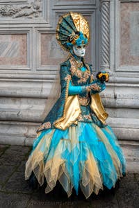 Die Kostümierten des venezianischen Karnevals vor der Kirche San Zaccaria.