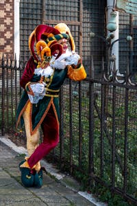 Die Kostümierten des venezianischen Karnevals vor der Kirche San Zaccaria.