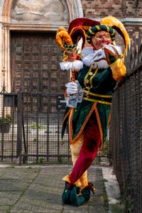 Die Kostümierten des venezianischen Karnevals vor der Kirche San Zaccaria.