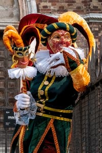 Die Kostümierten des venezianischen Karnevals vor der Kirche San Zaccaria.