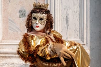 Die Kostümierten des venezianischen Karnevals vor der Kirche San Zaccaria.