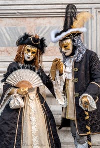 Die Kostümierten des venezianischen Karnevals vor der Kirche San Zaccaria.