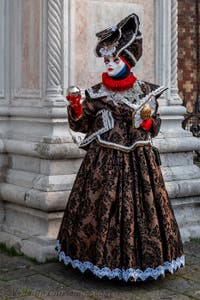 Die Kostümierten des venezianischen Karnevals vor der Kirche San Zaccaria.