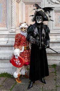 Die Kostümierten des venezianischen Karnevals vor der Kirche San Zaccaria.