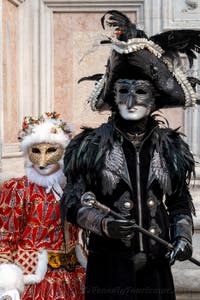 Die Kostümierten des venezianischen Karnevals vor der Kirche San Zaccaria.