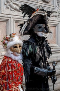 Die Kostümierten des venezianischen Karnevals vor der Kirche San Zaccaria.