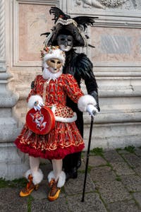 Die Kostümierten des venezianischen Karnevals vor der Kirche San Zaccaria.