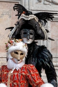 Die Kostümierten des venezianischen Karnevals vor der Kirche San Zaccaria.