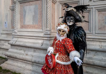 Die Kostümierten des venezianischen Karnevals vor der Kirche San Zaccaria.