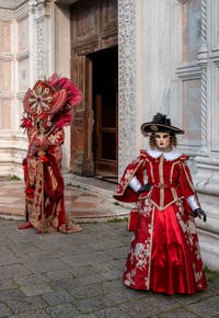 Die Kostümierten des venezianischen Karnevals vor der Kirche San Zaccaria.