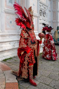 Die Kostümierten des venezianischen Karnevals vor der Kirche San Zaccaria.