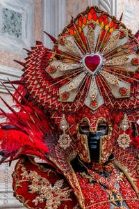 Die Kostümierten des venezianischen Karnevals vor der Kirche San Zaccaria.