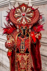 Die Kostümierten des venezianischen Karnevals vor der Kirche San Zaccaria.