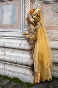 Die Kostümierten des venezianischen Karnevals vor der Kirche San Zaccaria.