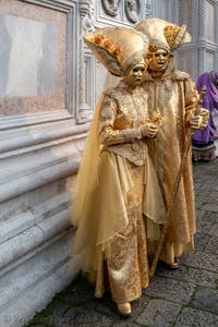 Die Kostümierten des venezianischen Karnevals vor der Kirche San Zaccaria.