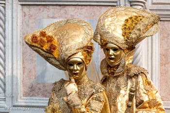 Die Kostümierten des venezianischen Karnevals vor der Kirche San Zaccaria.