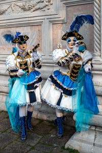 Die Kostümierten des venezianischen Karnevals vor der Kirche San Zaccaria.