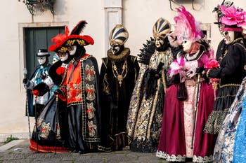 Die Kostümierten des venezianischen Karnevals vor der Kirche San Zaccaria.