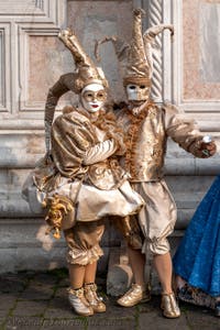 Die Kostümierten des venezianischen Karnevals vor der Kirche San Zaccaria.