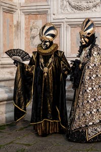 Die Kostümierten des venezianischen Karnevals vor der Kirche San Zaccaria.