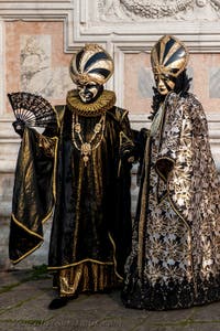 Die Kostümierten des venezianischen Karnevals vor der Kirche San Zaccaria.