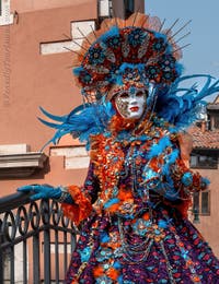 Die Kostümierten des Karnevals in Venedig auf dem Campo San Martin.