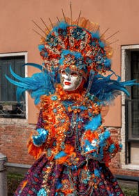 Die Kostümierten des Karnevals in Venedig auf dem Campo San Martin.