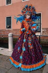 Die Kostümierten des Karnevals in Venedig auf dem Campo San Martin.