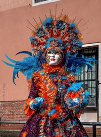 Die Kostümierten des Karnevals in Venedig auf dem Campo San Martin.