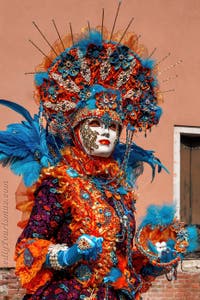 Die Kostümierten des Karnevals in Venedig auf dem Campo San Martin.