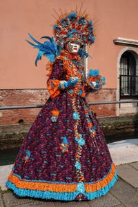 Die Kostümierten des Karnevals in Venedig auf dem Campo San Martin.