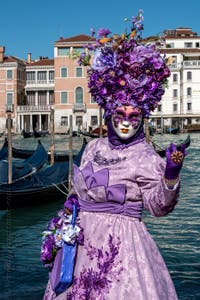 Die Kostümierten des venezianischen Karnevals vor der Madonna della Salute.