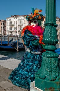 Die Kostümierten des venezianischen Karnevals vor der Madonna della Salute.