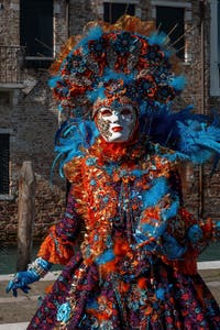 Die Kostümierten des venezianischen Karnevals vor der Madonna della Salute.