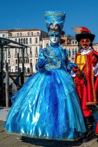 Die Kostümierten des venezianischen Karnevals vor der Madonna della Salute.