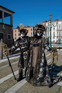 Die Kostümierten des venezianischen Karnevals vor der Madonna della Salute.